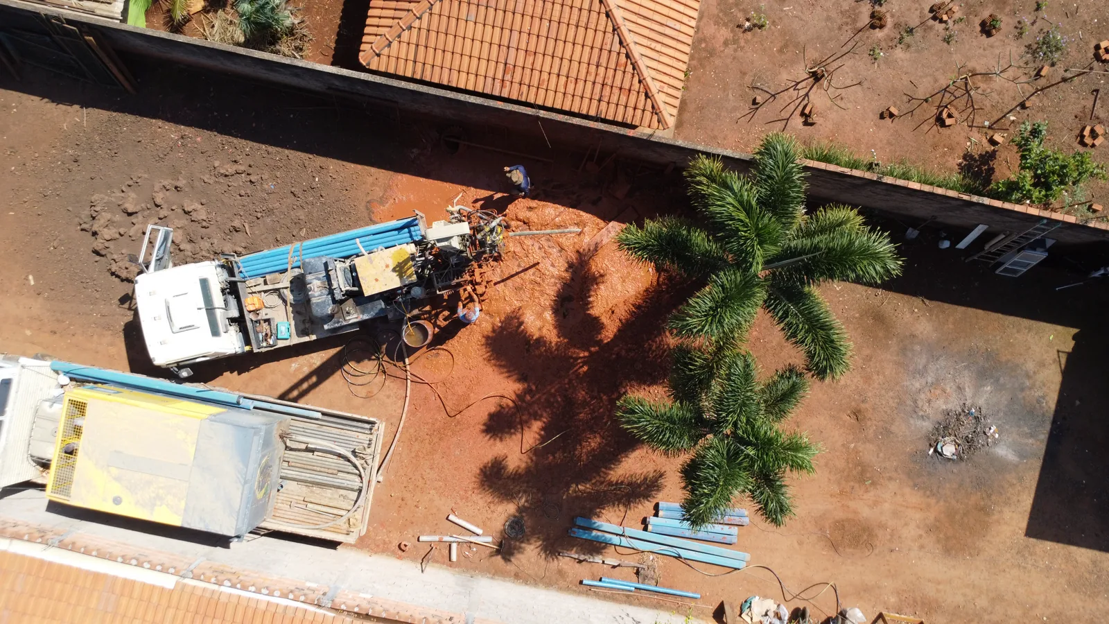 Vista aérea do equipamento e da área preparada para a perfuração
